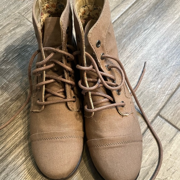 Women’s Skechers ankle boots - Picture 2 of 7